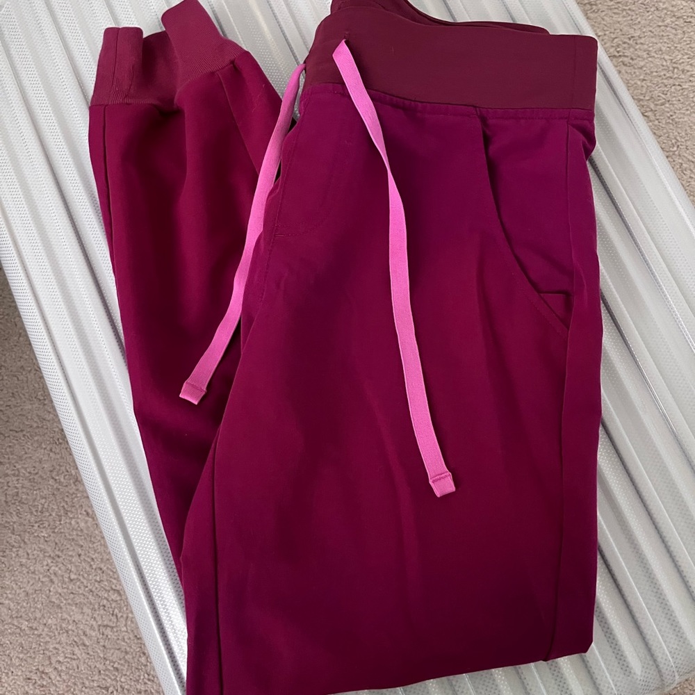 Figs dark magenta scrub pants- S petite